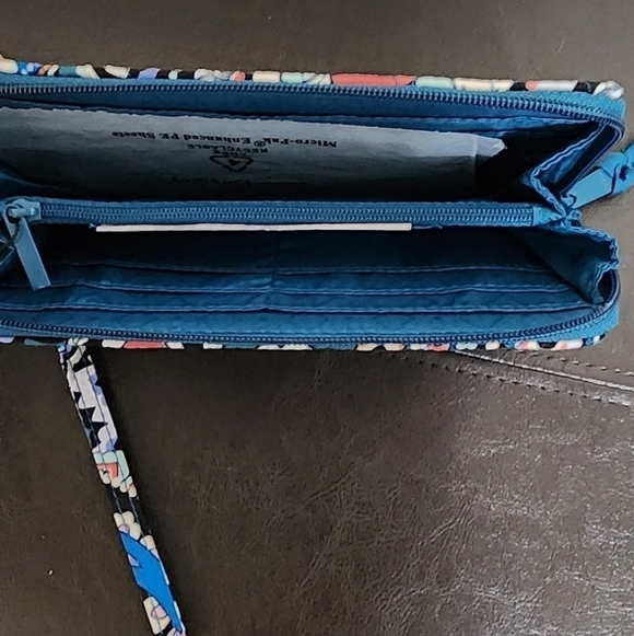 Vera Bradley RFID Accordion Wristlet - Picture 6 of 7